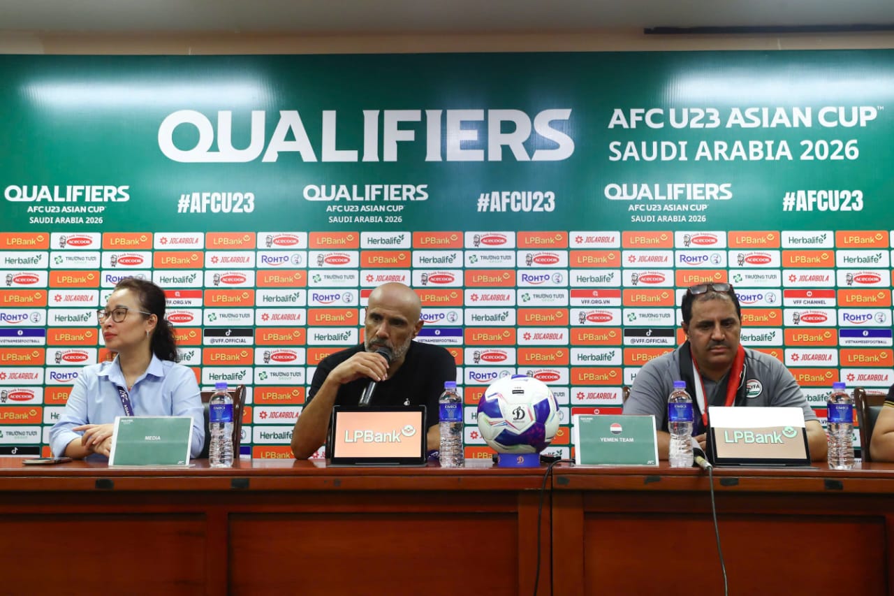 السنيني: واجهنا منتخبًا قويًا مدعومًا بالجماهير .. وراضٍ عن أداء لاعبينا